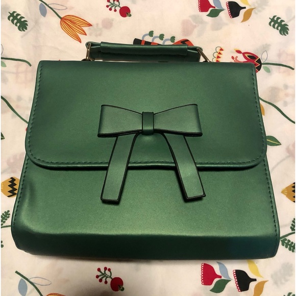 Handbags - Small green handbag with bow detail.  Excellent condition.